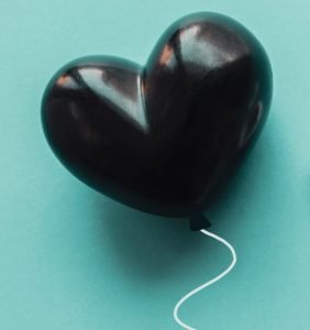 image of black balloon to honor those who died of SUD-related overdoses